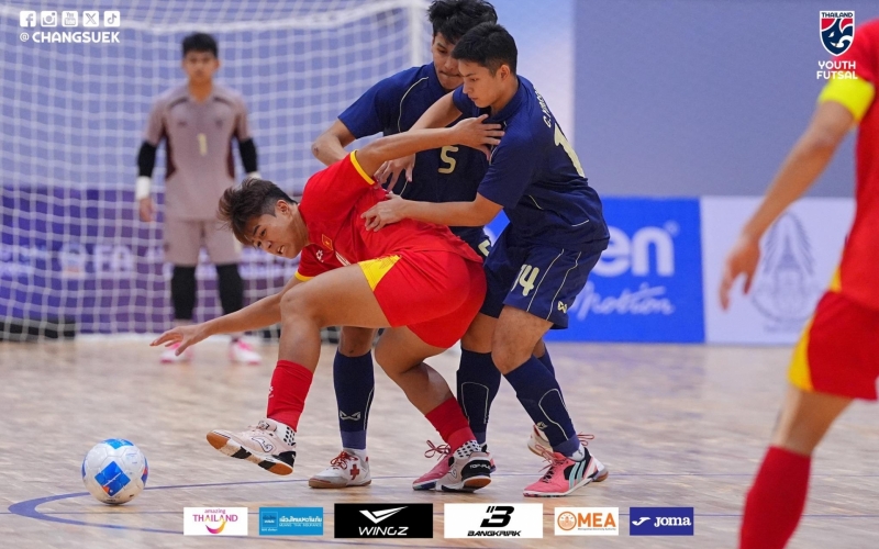 CĐV Thái Lan đồng loạt phản ứng khi thắng Việt Nam 2-1 tại giải ĐNÁ