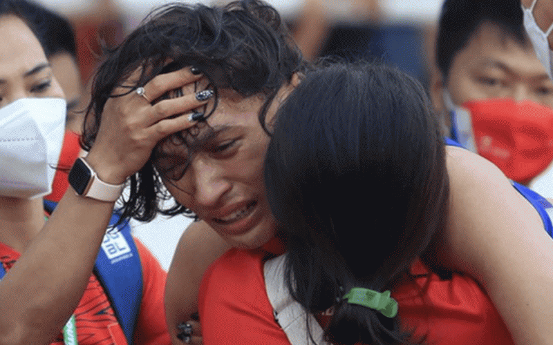 Người hùng điền kinh Việt Nam bật khóc vì nhớ mẹ