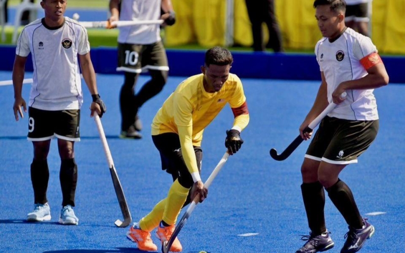 Chú làm HLV, cháu ra sân: Gia đình Malaysia gây sốt tại SEA Games 33