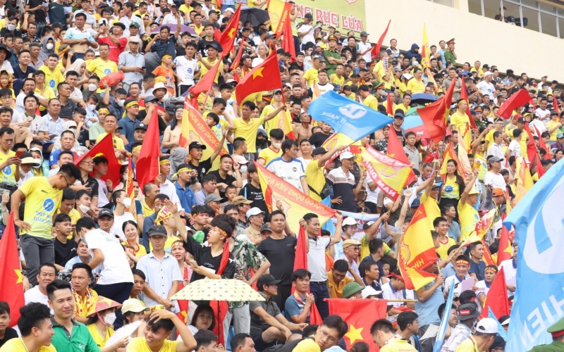 Trực tiếp Nam Định vs Khánh Hòa: Không khí rộn ràng