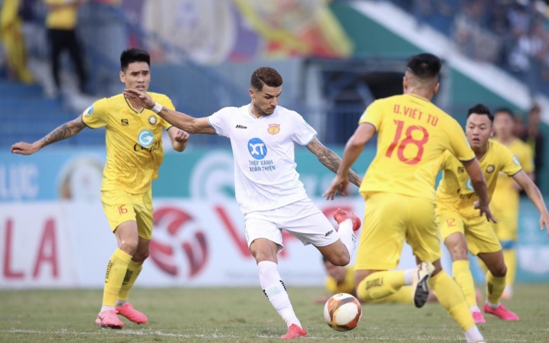 Trực tiếp Thanh Hóa 0-0 Nam Định: Đội chủ nhà lấn lướt