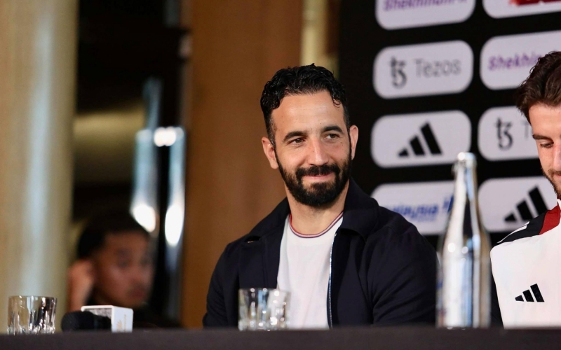 HLV Amorim: 'Tôi trân trọng trận đấu với ASEAN All-Stars'