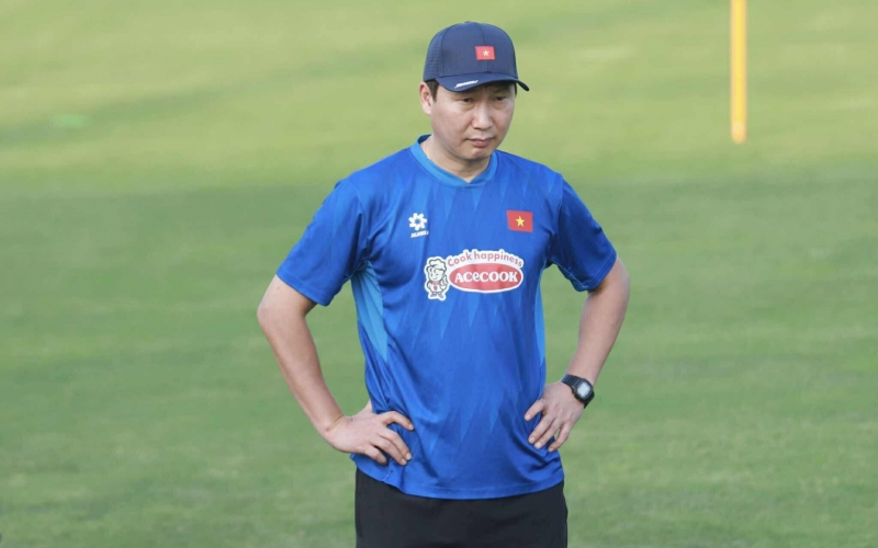 HLV Kim Sang Sik có thay đổi bất ngờ với ĐT Việt Nam