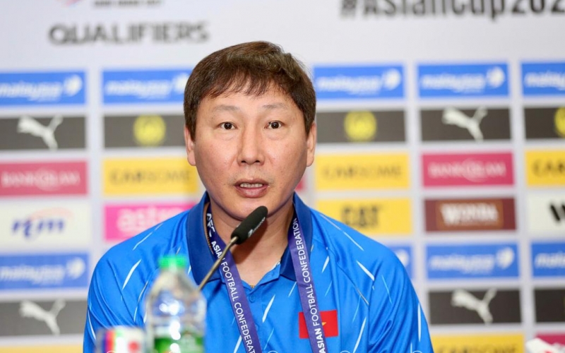 HLV Kim Sang Sik: 'Tôi thấy có lỗi với NHM Việt Nam'