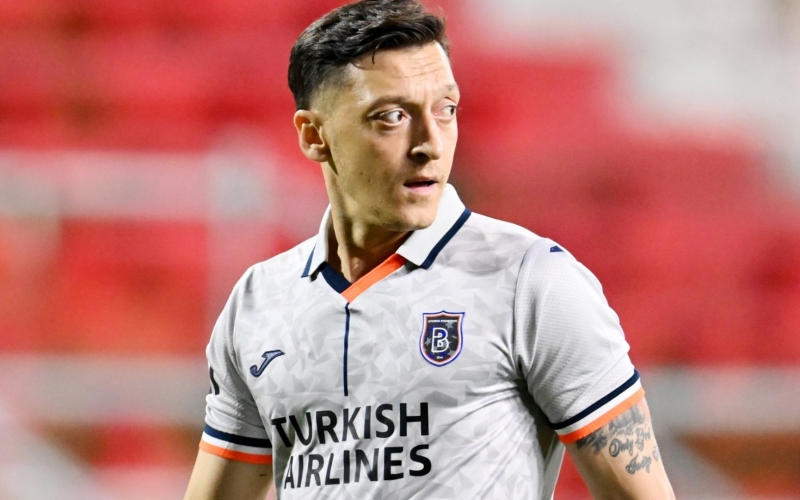 Mesut Ozil giải nghệ: Chàng cầu thủ lãng du và ‘khúc nhạc’ thăng trầm của người nghệ sĩ