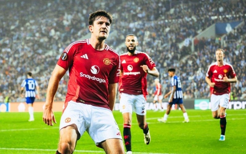 Maguire hóa người hùng, MU hòa chật vật Porto