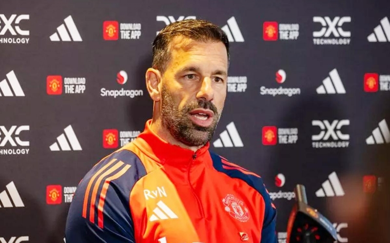 Van Nistelrooy chính thức chốt tương lai tại Man Utd