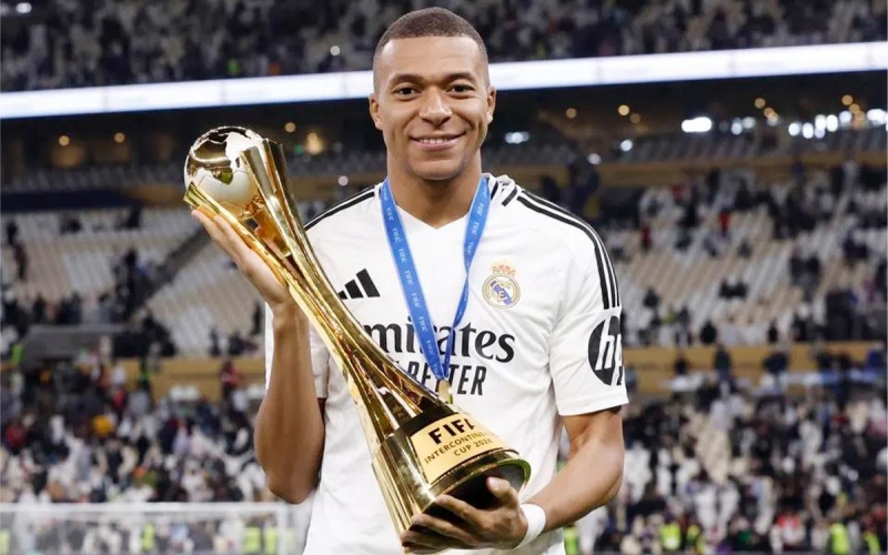 Kylian Mbappe vô địch World Cup, tạo cột mốc vàng son