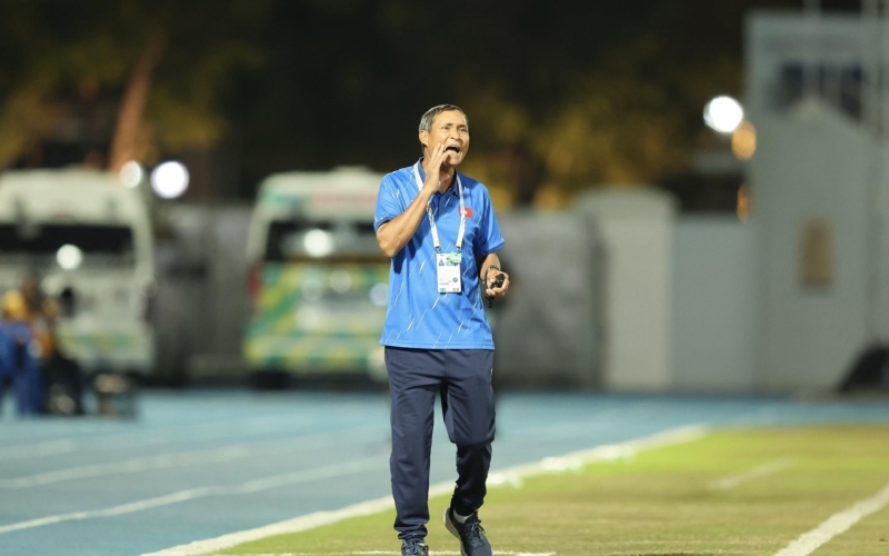 HLV Mai Đức Chung nhận trách nhiệm khi ĐT nữ Việt Nam thua sốc