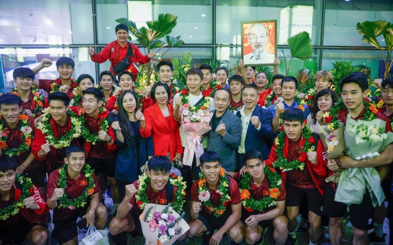 U22 Việt Nam về nước sau tấm HCV lịch sử ở SEA Games 33