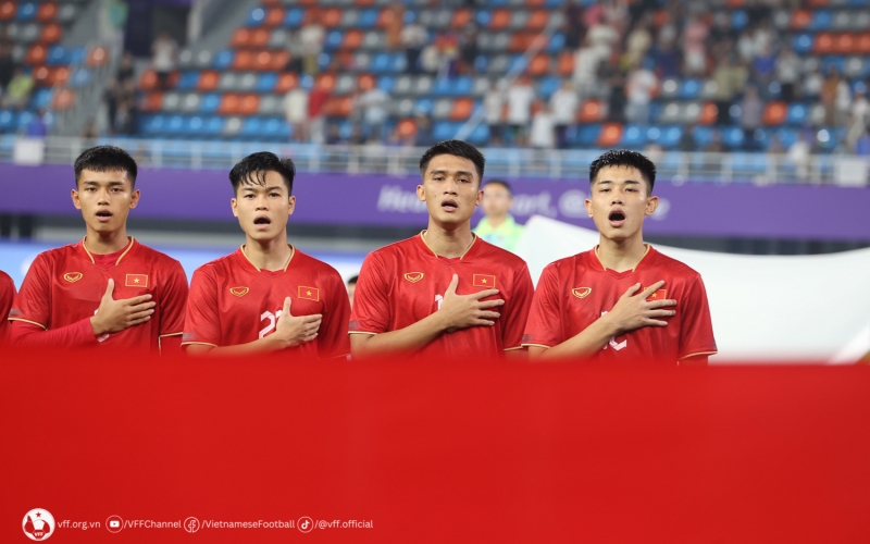 Olympic Việt Nam nhận tin cực buồn sau trận thua đậm Iran