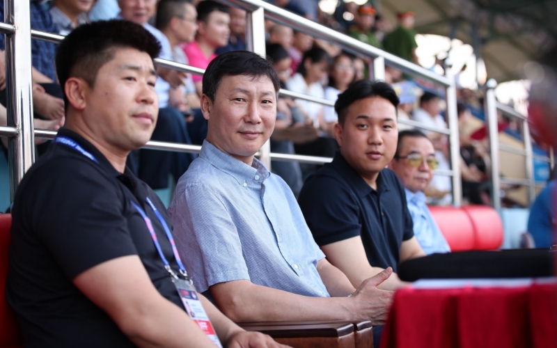 HLV Kim Sang Sik gọi 2 cầu thủ đầu tiên lên ĐT Việt Nam?