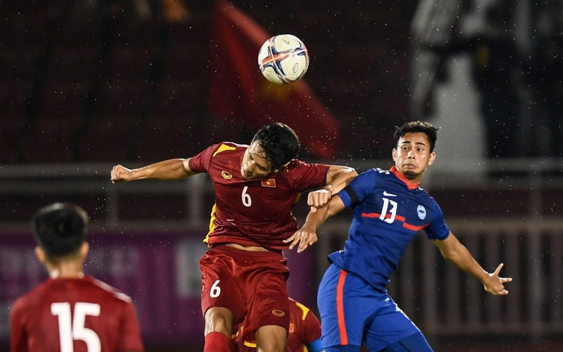 Cầu thủ Singapore bất ngờ giải nghệ trước bán kết AFF Cup