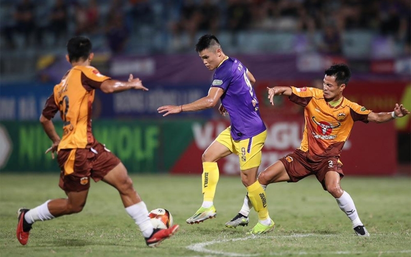 Trực tiếp Hà Nội 0-0 HAGL: Thẻ đỏ rất sớm