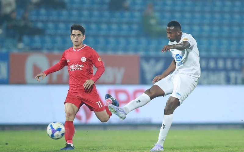 Trực tiếp Viettel 0-1 Nam Định: Lợi thế rất sớm