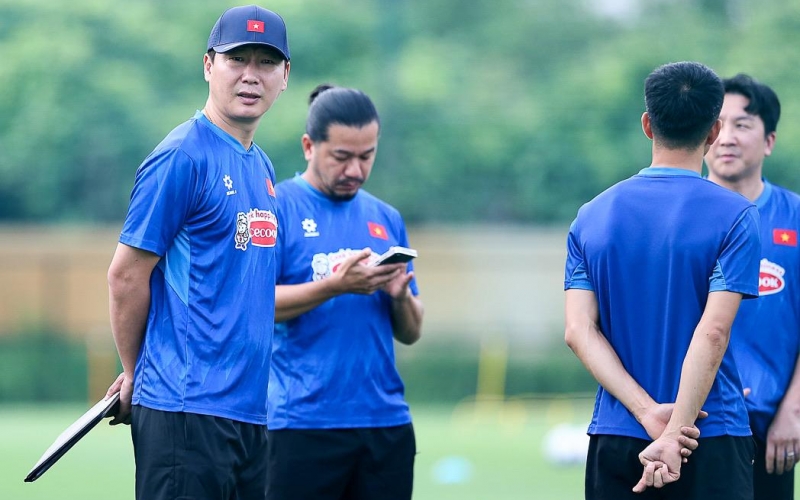 HLV Kim Sang Sik ra quyết định ngỡ ngàng với U23 Việt Nam