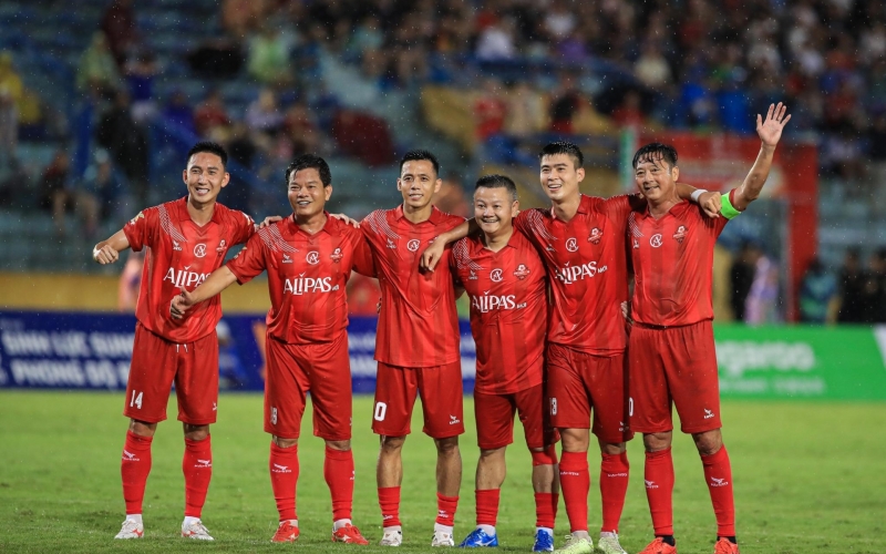 Việt Nam All Stars ngược dòng ấn tượng, đánh bại Huyền thoại MU