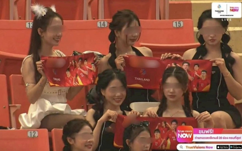 NÓNG: Thái Lan truy tìm nhóm hotgirl quảng cáo cá độ ở trận Việt Nam