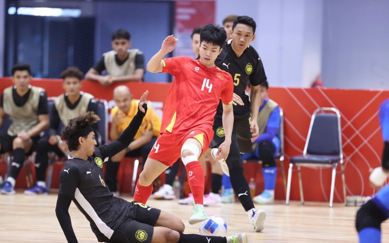 Việt Nam thua sốc Malaysia ở trận ra quân SEA Games 33