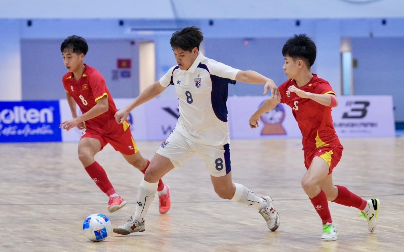 Việt Nam thua sốc 1-5 Thái Lan, khó vào chung kết giải AFF