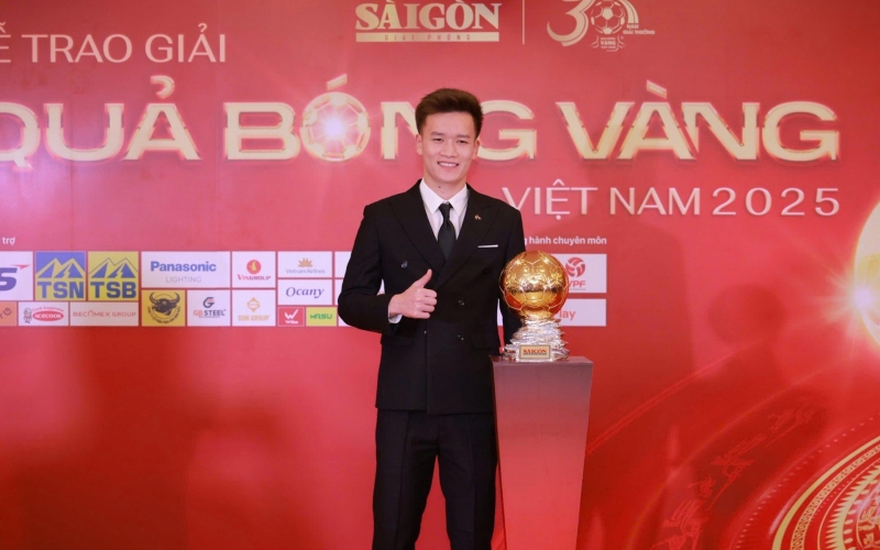 Hoàng Đức lần thứ 3 nhận giải QBV Việt Nam, Đình Bắc lỡ hẹn