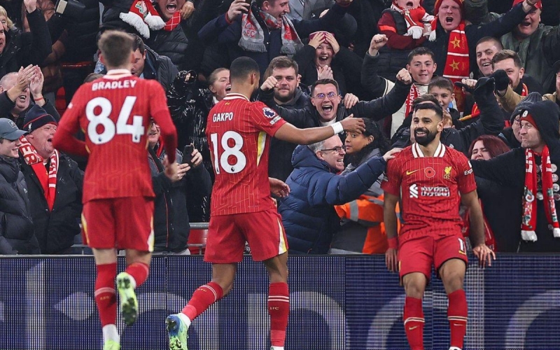 Salah solo đẳng cấp, Liverpool vững ngôi đầu Ngoại hạng Anh