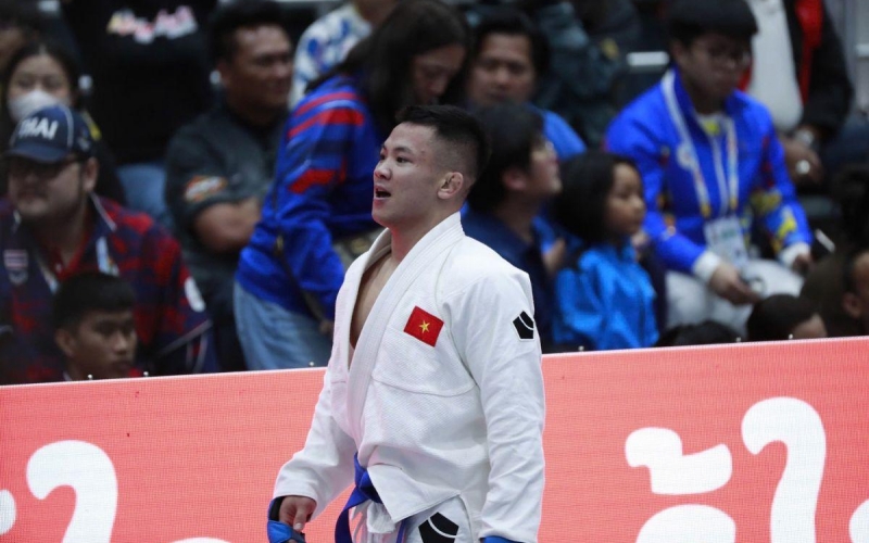 Loại sớm ở SEA Games, VĐV Việt Nam vô địch thế giới xin lỗi NHM