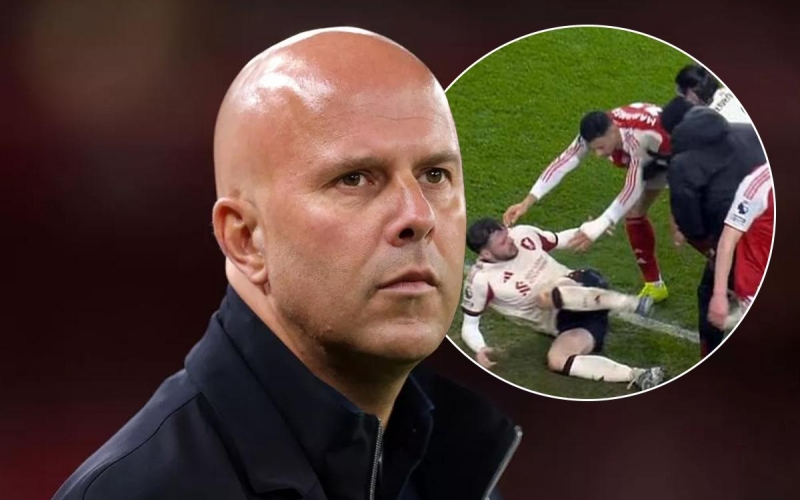 HLV Slot nói về hành vi xấu của Martinelli: 'Cậu ấy là người tốt'