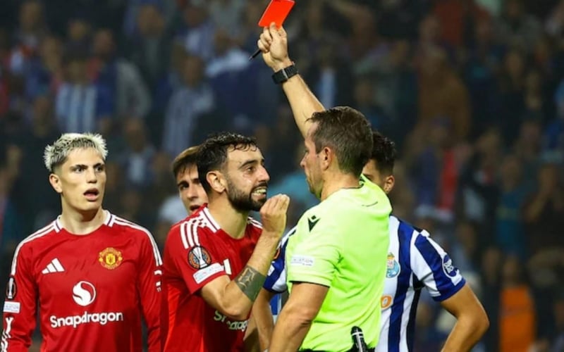 Maguire hóa người hùng, MU hòa chật vật Porto