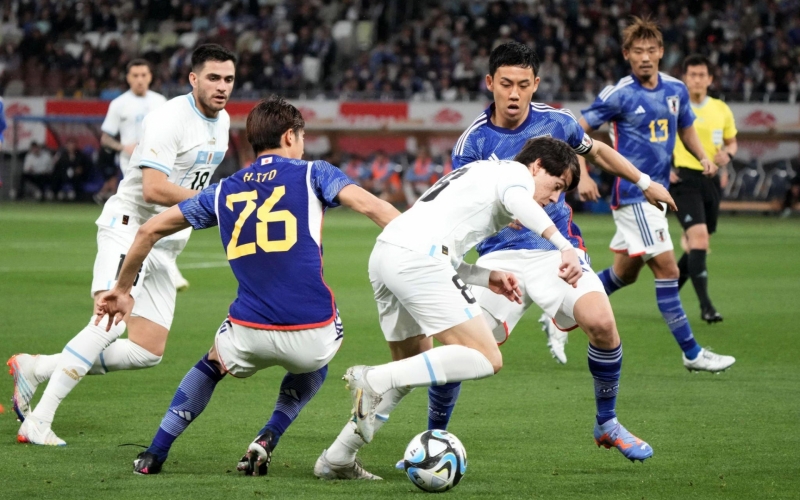 Trực tiếp Nhật Bản 1-1 Uruguay: Samurai lên tiếng