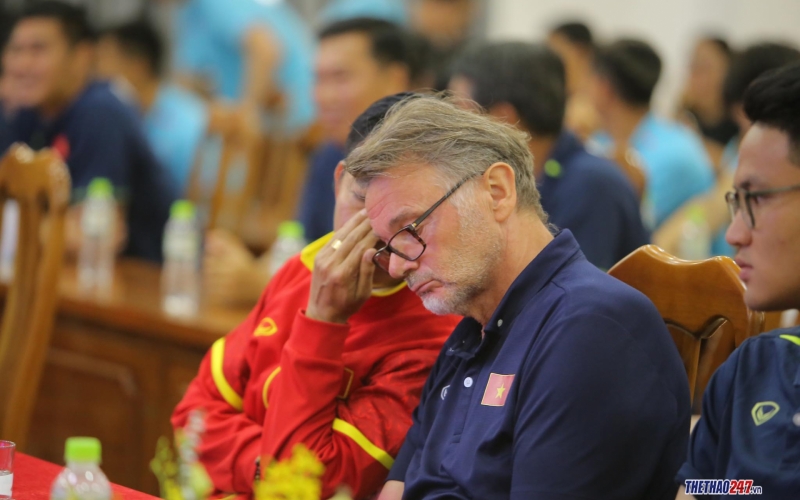 HLV Troussier đến chia vui với thành tích vô địch của U23 Việt Nam