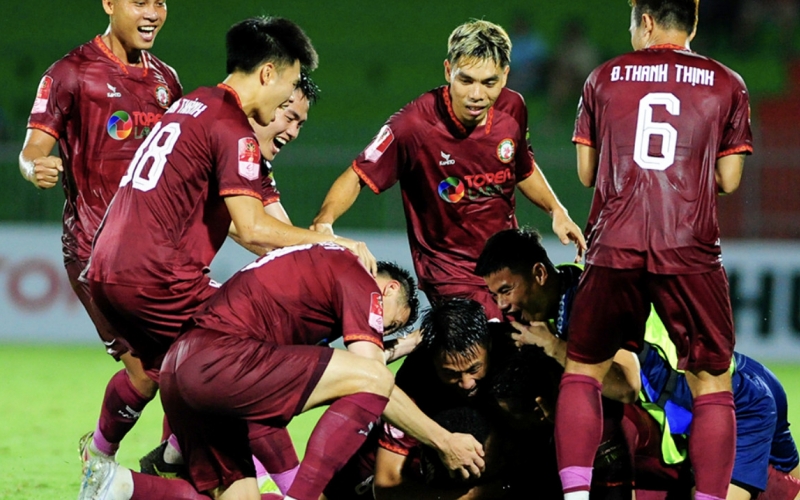 Hạ gục tân binh, 'PSG Việt Nam' tìm lại niềm vui chiến thắng tại V-League