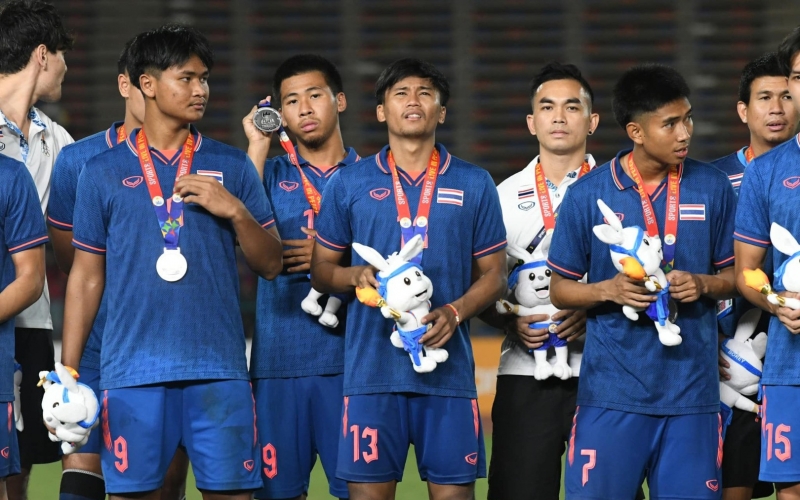 Hỗn chiến với Indo, U22 Thái Lan bị 'đóng băng' tiền thưởng SEA Games