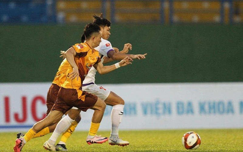 Trực tiếp Bình Dương 2-1 HAGL: Cú đúp cho Tiến Linh!!!