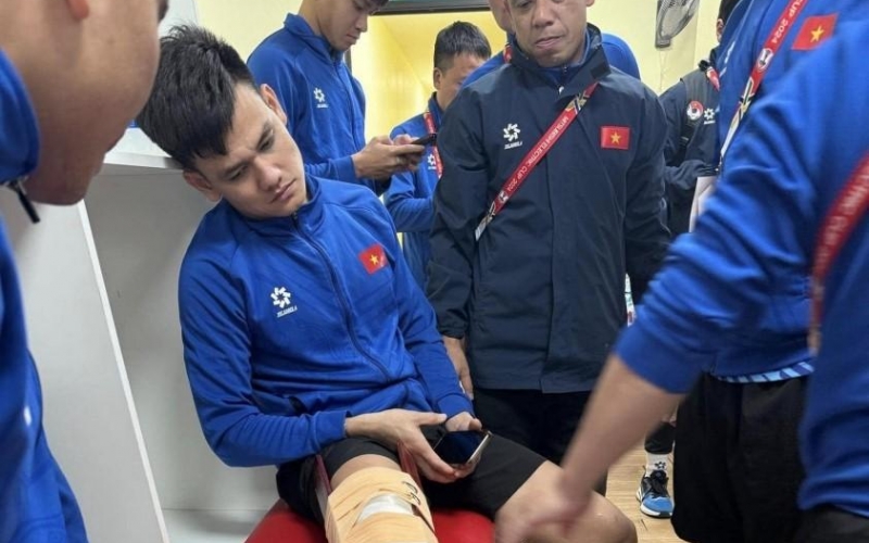 Hồ Tấn Tài phẫu thuật đứt dây chằng cùng nơi với Xuân Son?