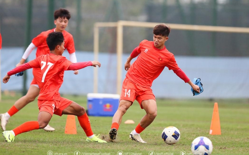 U17 Việt Nam thi đấu với đội bóng của HLV Park Hang Seo