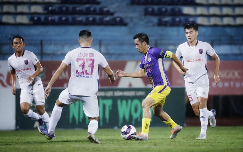 Trực tiếp Bình Dương vs Hà Nội: Văn Quyết dự bị