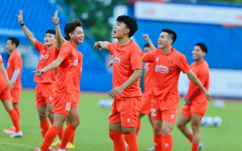 Trung vệ ĐT Việt Nam báo tin không thể vui hơn