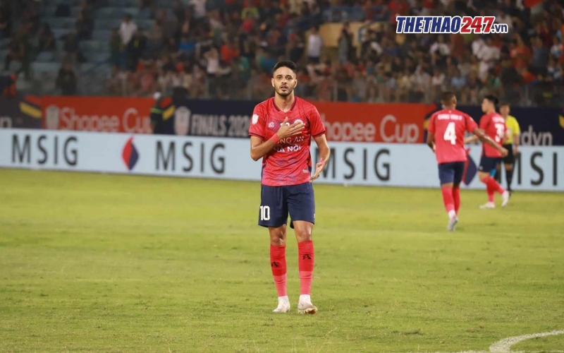 Trực tiếp CAHN 1-1 Buriram United: Đánh đầu quá hiểm