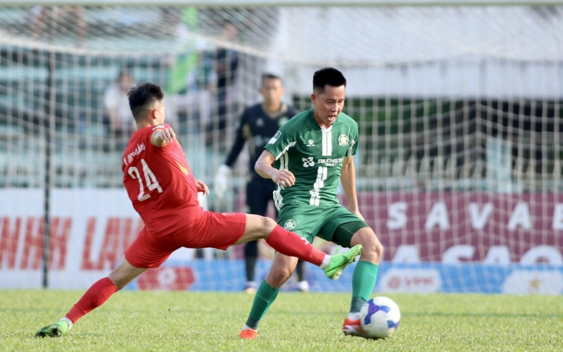 Trực tiếp Bình Phước 0-0 Long An: Bắt buộc phải thắng