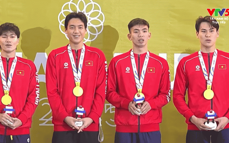 Kình ngư 17 tuổi gây sốt, ĐT bơi giành HCV quý giá cho đoàn Việt Nam