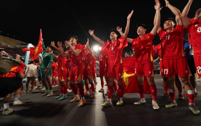 Bóng đá Việt Nam giành cú đúp HCV SEA Games lịch sử trong 1 ngày