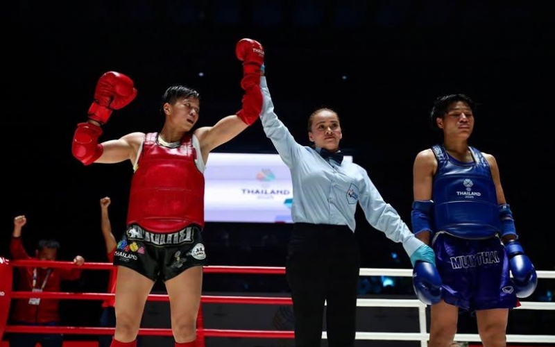 Các nữ võ sĩ toả sáng, muay Việt Nam giành 2 HCV SEA Games 33