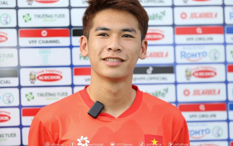 'Yamal' Văn Thuận mang đặc sản nem chua sang Qatar tập huấn