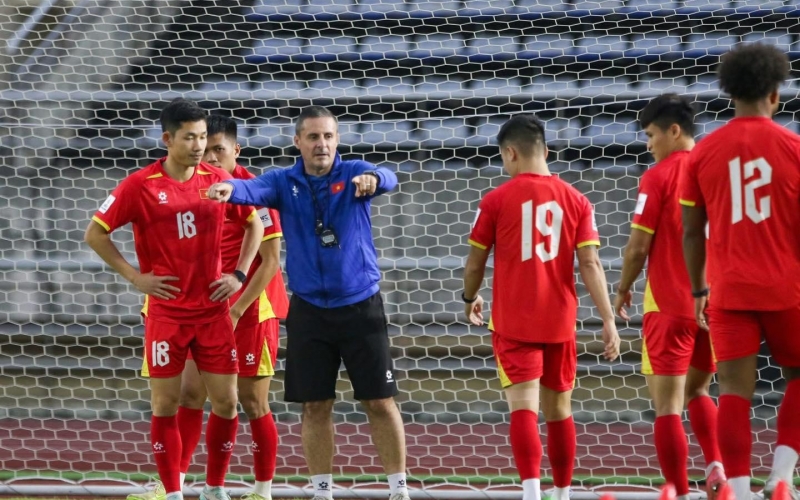 Chuyên gia Pháp: 'Bóng đá Việt Nam muốn phát triển ở thế giới, cần...'