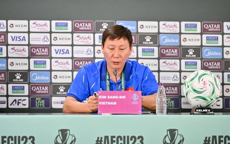 HLV Kim Sang Sik tuyên bố không ngại đối thủ nào ở tứ kết