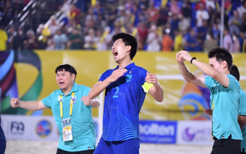 Cầu thủ Thái Lan ghi siêu phẩm 'chấn động' giải châu Á