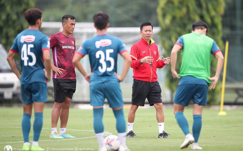 HLV Hoàng Anh Tuấn: 'Việt Nam nên có một V-League cho các đội trẻ'