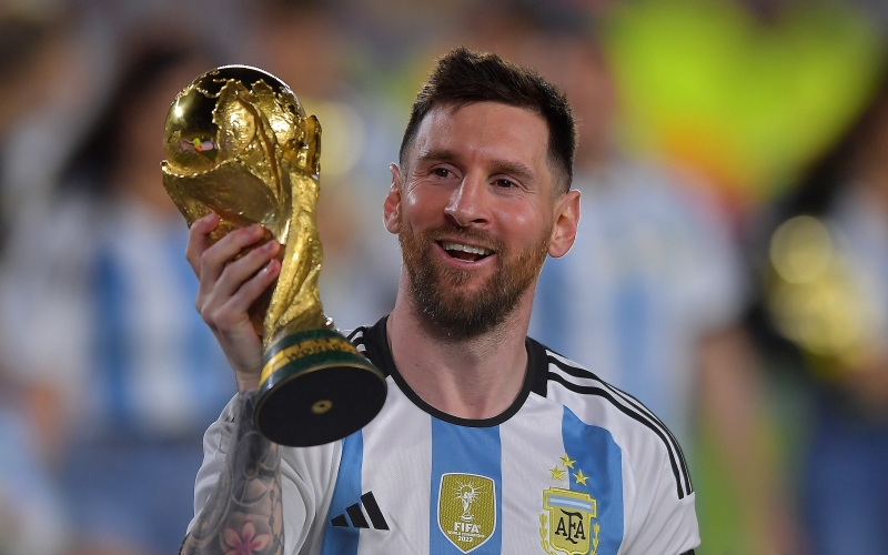 CĐV Argentina tạo bất ngờ khiến Messi bật khóc xúc động