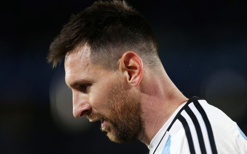 Lần đầu bị hạ bệ, Messi gửi thông điệp gang thép cho tới vớ cả